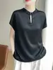 Nova Camiseta Feminina de Seda Estilo Chinês Nacional Manga Curta Gola Alta Botões Tecido Cetim Texturizado Top Solto Plissado Meia-Manga