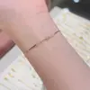 Pulsera Ultra Fina Brillante con Gradiente y Tachuelas de Diamante para Mujer, Lujo Ligero, Nicho, Sensación de Alta Gama, Temperamento Único, Versátil, Regalo para Mejor Amiga, Accesorio de Mano de Moda