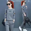 Conjunto Esportivo Casual Feminino Moda Outono Tamanho Plus Hoodie de Manga Longa com Estampa de Letras e Bolsos Calça Jogger Conjunto de Duas Peças