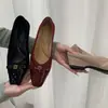 Primer Encuentro con Zapatos de Salón Individuales de Punta Cuadrada y Escote Bajo para Mujer, Inspirados en Moños Estilo Coreano y Chanel, Versátiles para el Trabajo, Tacones Medios Altos para Mujer