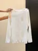 Camiseta Branca Longa com Bordado de Renda Estilo Coreano e Fenda Lateral para Mulheres, Versátil para o Verão Casual, Proteção Solar Top A12524