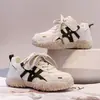 Zapatos Deportivos Forrest Gump para Niños Primavera/Otoño 2026 Unisex Niños Zapatos Blancos Retro Suela Suave Antideslizantes Bebé Casual Zapatos de Papá