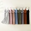 Um Novo Estilo de Camisola de Viscose para Primavera, Verão e Outono, Apresentando Cor Sólida, Design com Bojo Integrado, Caimento Solto, Confortável para Usar em Casa e Adequado para Usar na Rua