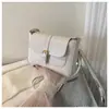 Bolsas para Mulheres 2025 Nova Moda Retrô Pequena Quadrada Textura de Nicho Versátil Padrão Trançado Transversal de Ombro