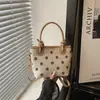 Moda fuente de fábrica transfronteriza 2026 nuevo diseño de lunares en nailon bolso de mano casual para el día a día bolso de hombro tipo cubo
