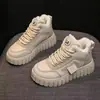 Zapatos de plataforma de caña alta con suela gruesa para mujer 2026 nuevo estilo de invierno forrados de felpa que aumentan la altura zapatos blancos zapatillas versátiles y elegantes para mujer