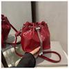 Nova Bolsa Transversal de Ombro Único Estilo Casual com Corrente, Cor Sólida, Design em Couro Wax Oil Texturizado, Coleção Outono 2025
