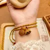 Pulseira de madeira de pêssego com nó de bambu para homens e mulheres, simbolizando progresso contínuo e boa sorte, com caroço de pêssego, caractere da fortuna e receptáculo de lótus, em um novo estilo chinês