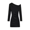 Vestido Largo de Manga Larga de Terciopelo Proteico con Escote Diagonal Estilo Deseo Puro, Elegante Vestido Bodycon Ajustado Sexy, Vestido Corto Básico para Chica Atrevida