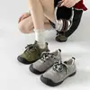 Sapatos Casuais de Malha em Couro Macio para Mulheres, Novo Modelo de Verão 2026, Tênis Esportivos Vazados em Malha, Sapatos Versáteis e Respiráveis para Caminhada ao Ar Livre