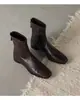 Botas Martin femininas com textura de couro, nova coleção outono/inverno 2026, cabedal macio, bico quadrado elegante, sola macia, confortáveis, de ajuste justo e elásticas