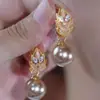 Pendientes de Gato de Ojo de Gato Perla con Forma de Hoja Súper Brillantes, Color Café Maillard, Completamente Incrustados con Diamantes, con un Diseño Exagerado Versátil Elegante y de Moda