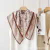 2026 Nuevo Bufanda Cuadrada Pequeña de Algodón Terciopelo Estampada por Ambos Lados para Primavera y Verano Bufanda de Cuello Versátil y Elegante para Mujer que Realza el Cutis