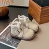 Zapatos para niñas zapatos Birkenstock con forro de felpa para uso en exteriores Otoño/Invierno 2025 Nuevo Estilo Suela Suave Botas de Nieve para Niñas Zapatos de Algodón para Bebé
