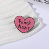 Broche Metálico Personalizado Simple Forma de Corazón Rosa Accesorios Creativos Transfronterizos Europeos y Americanos Insignia con Letras Inglesas Venta al por Mayor