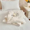 Manta de Verano de Gasa Arrugada 100% Algodón Grado Materno e Infantil Clase A Cubierta de Cama Bordada Estilo Manta de Verano Juego de Cuatro Piezas Manta de Verano para Aire Acondicionado