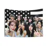 Miembros de Twice Selfie Bandera de Estados Unidos Negra Fondo de Grupo de Chicas Transfronterizo