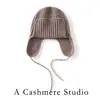 Nova coleção outono/inverno 2026: gorro de tricô de cashmere, à prova de vento, grosso, cor sólida, com abas para as orelhas, unissex