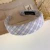 Diadema Fresca y Colorida de Patrón de Diamantes Estilo Francés, Diadema Ancha de Ala Elegante y de Moda para una Corona Alta, Accesorio Versátil para el Cabello para Salir