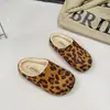 Novedad Otoño/Invierno 2026 Pantuflas Caseras para Niños Felpa Plus Calientes Estilo Birkenstock Suela Suave Sin Cierre Fondo Plano Pantuflas de Algodón