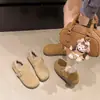 Sapatos Casuais Femininos de Algodão 2026 Outono Inverno Novos Quentes Slip-on Sapatos Preguiçosos Cor Caramelo Totalmente Cobertos Mocassins com Pelúcia Interna Sola Grossa