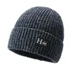 Nuevos estilos de otoño e invierno: Gorros tejidos cálidos para hombre con forro de polar, gorros de moda que cubren las orejas para hombres jóvenes, adecuados para actividades al aire libre y deportes