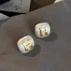 Pendientes de Aguja Plateada con Metal Cepillado Redondo Incrustado de Diamantes, Estilo Minimalista, Pendientes Versátiles de Moda Única, Pendientes de Lujo Ligero de Gama Alta