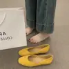 Zapatos planos de ante slip-on de punta redonda versátiles estilo coreano, brisa suave de la tarde, cómodos para los pies, bailarinas rojas para mujer