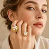 Anillo Geométrico de Lujo Ligero de Moda Estilo Ins, Nicho, con Perlas de Imitación y Circonita, Sensación de Alta Gama, Anillo de Acero de Titanio para Mujer Chapado en Oro de 18 Quilates