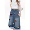 Calça Jeans Cropped Bordada de Cachorro para Mulheres, Design Fino de Verão com Patchwork Xadrez, Barra Dobrada, Perna Larga Solta, Tendência