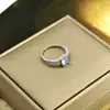 Moda Transfronteriza Europea y Americana Anillo Simple de Lujo Ligero Diseño de Estilo de Corte Zircón de Color Oval Incrustado Anillo Elegante