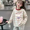 Camiseta de manga larga a rayas de algodón puro para niña, nuevo estilo primavera y otoño 2026, top casual versátil de Instagram, camiseta básica para niños, moderna