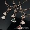 Baojia Seiko Abanico con Borla en Forma de Falda Pequeña Falda de Fritillaria Blanca Collar Falda de Múltiples Piezas Doble Capa Chapado en Oro Full Diamond Lujo Ligero