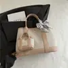 Bolsa de Mão de Lona Versátil e Fashion para Mulheres, Grande Capacidade com Pequena Bolsa Pendurada, Bolsa de Ombro Simples, Bolsa Tote de Alta Qualidade