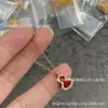 Colar de Cabaça Kirin Vermelho para Mulheres, Banhado a Ouro Rosa 18K, Jade Verde, Design Único, Corrente para Clavícula de Dupla Cabaça Cravejada com Diamantes