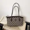 Bolsa tote feminina, design de bolinhas moderno e estiloso, novo modelo 2026, bolsa de ombro de grande capacidade, estilo coreano, adequada para o trabalho, bolsa grande de axila