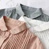 Camisa de Algodão e Linho com Mangas de Sete Pontos Estilo Francês Pregueada em Piano Retrô Artístico Solta Nova do Verão 2023 Cor Sólida Camisa Versátil