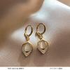 Pendientes de botón elegantes de moda con aguja de plata s925 que combinan con todo. Pendientes de temperamento ligeros de lujo de alta calidad para mujer. Pendientes pequeños franceses al por mayor.
