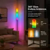 Luminária de chão estilo Bauhaus, colocada ao lado do sofá da sala de estar, exala um ambiente de quarto minimalista, sofisticado, de madeira maciça, inspirado em designs franceses.