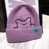 Sombrero de mujer otoño e invierno versátil lindo oso bordado sombrero de lana cálido protección para las orejas cara sonriente sombrero tejido etiqueta de tela sombrero para el frío