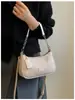 Bolso tote tejido transfronterizo súper popular para mujer, bolso de mano de nicho nuevo, versátil para ir al trabajo, bolso de hombro y cruzado