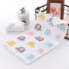 Toalha Pequena para Bebê e Criança Pequena Alta Densidade Seis Camadas Gaze Quadrada Quadrada Algodão Paninho de Cuspir Toalha com Rosto de Desenho Lenço de Jardim de Infância