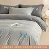 Juego de ropa de cama de cuatro piezas de algodón 100% cepillado con estampado de dibujos animados de clase A, funda de edredón y sábana de algodón puro 100S engrosada, ropa de cama cálida para otoño e invierno
