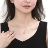 Collar con Colgante de Corazón Hueco Estilo Bohemio para Mujer Transmisión en Vivo Venta Caliente Lujo Ligero Joyería con Sensación de Alta Gama Accesorios para Collar Cadena de Clavícula Venta al por Mayor