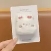 Broche de Boneca de Pelúcia Desenho Animado Coelho Gatinho Urso Sapo Bolsa Roupas Alfinete Acessórios Menina Pingente Decorativo