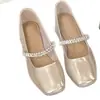 Colección Primavera/Otoño 2026: Elegantes zapatos de cuero de estilo francés con tacón grueso y suela antideslizante para estudiantes, diseñados para la comodidad y la durabilidad, y perfectos para el uso diario.