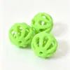 Suministros para mascotas gato, cascabel con forma de concha, accesorios de plástico, juguete multicolor, juguete para gatos, pelota sonajero colorida de cinco agujeros