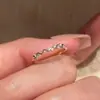 Anel Popular da Xiaohongshu com Cravação de Diamantes, Pequeno e Delicado, Design Versátil, Formato de Diamante, Sensação de Alto Padrão, Anel de Nicho, Disponível para Dropshipping