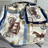 Bufanda cuadrada pequeña para mujer, 70 cm, decorativa, para viaje, protección solar, fina, para otoño e invierno.