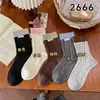Sapatos Shang Meias de Algodão Femininas Primavera e Outono Bloco de Cores Tricô Meias Felpudas Rótulo de Tecido Retrô Outono e Inverno Tendência Ins Meia de Algodão Sem Costura de Cano Médio